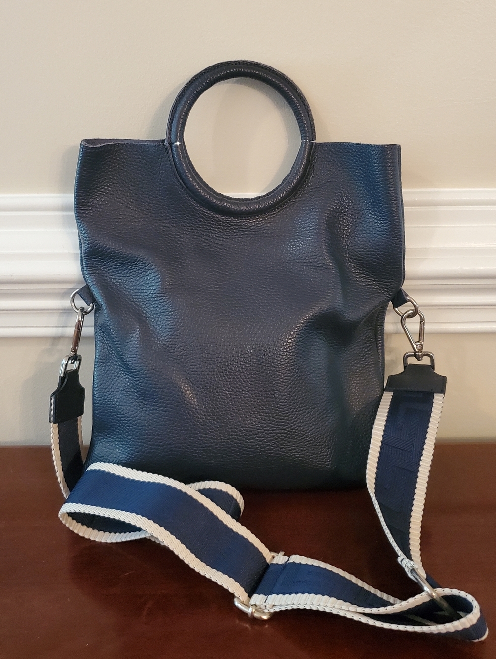 Italian Grained Leather Ring Handle Crossbody Bag - Navy & Cream Strap